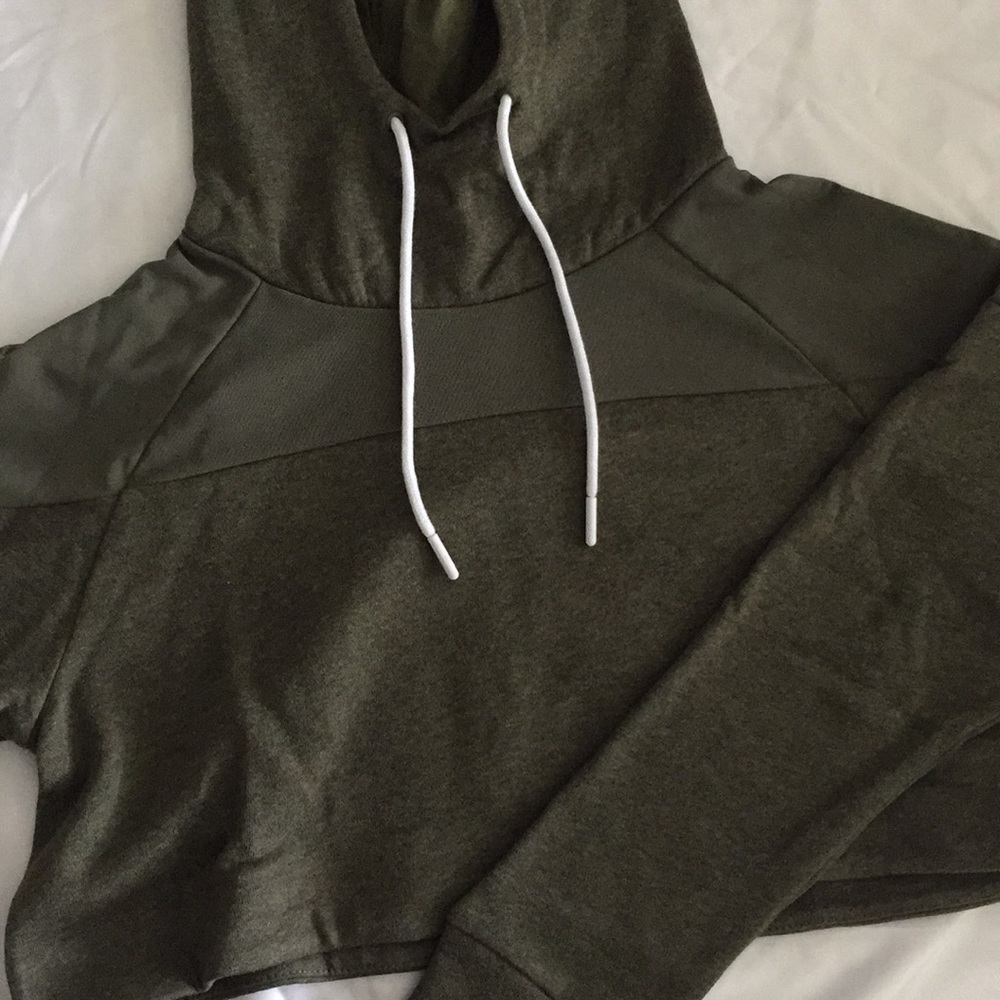 NEW Gymshark Nikki B Cropped Surface Hoodie Dark Olive XS - Picture 3 of 5